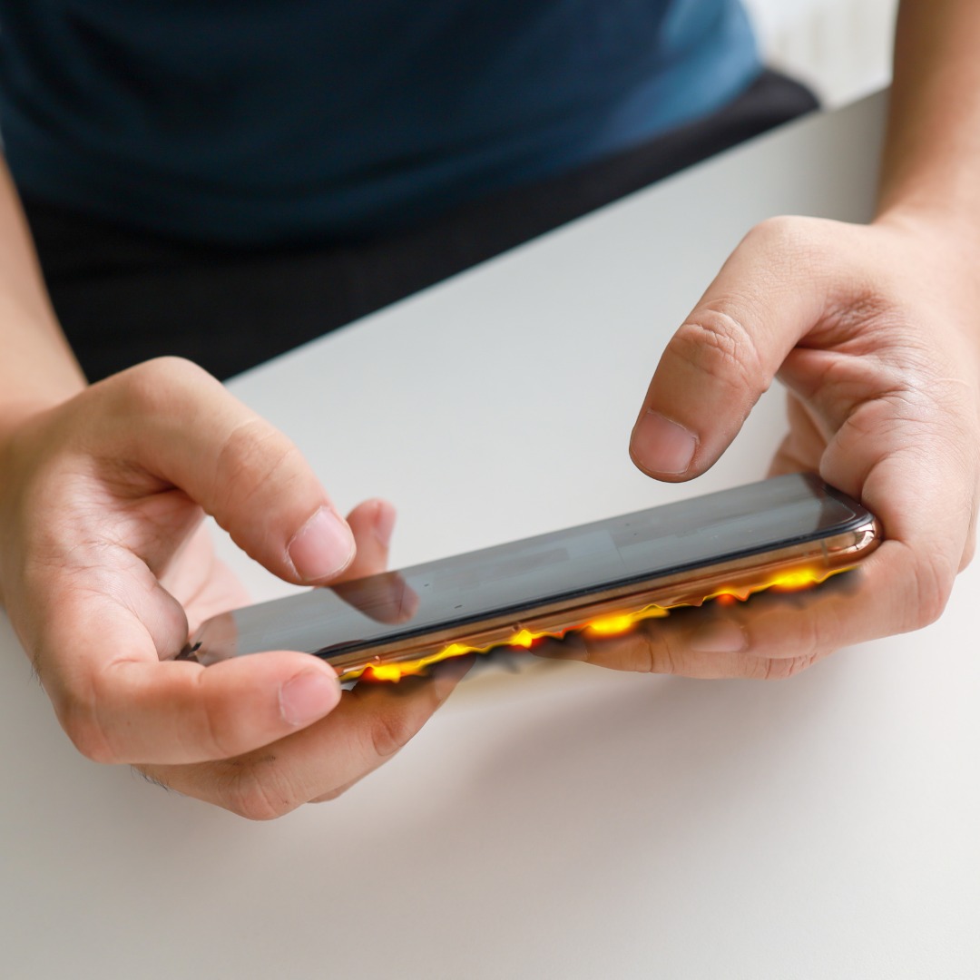 Dampak Penggunaan Casing Silikon Tertutup Terhadap Kesehatan Baterai Smartphone